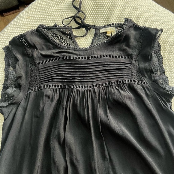 Meadow Rue Black Relaxed Ruffled Blouse - Picture 5 of 10